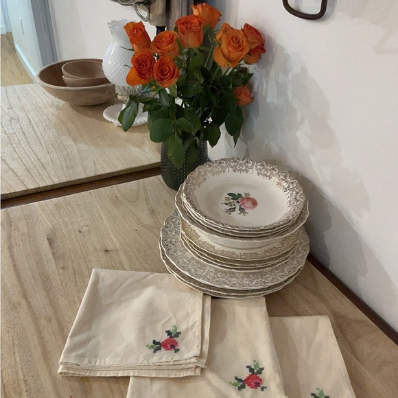 Vintage Set of 6 Embroidered Linen Napkins - Picture 6 of 14